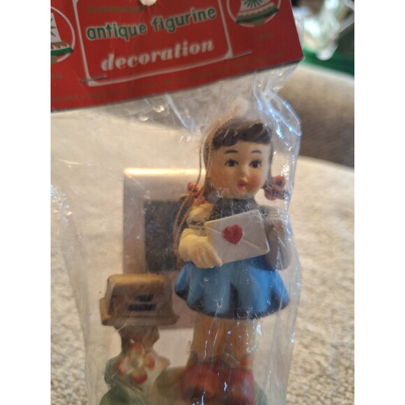 Vintage  Ceramic Girl Mailing a Valentine Love Letter - Hong‎ Kong NEW - Picture 1 of 6
